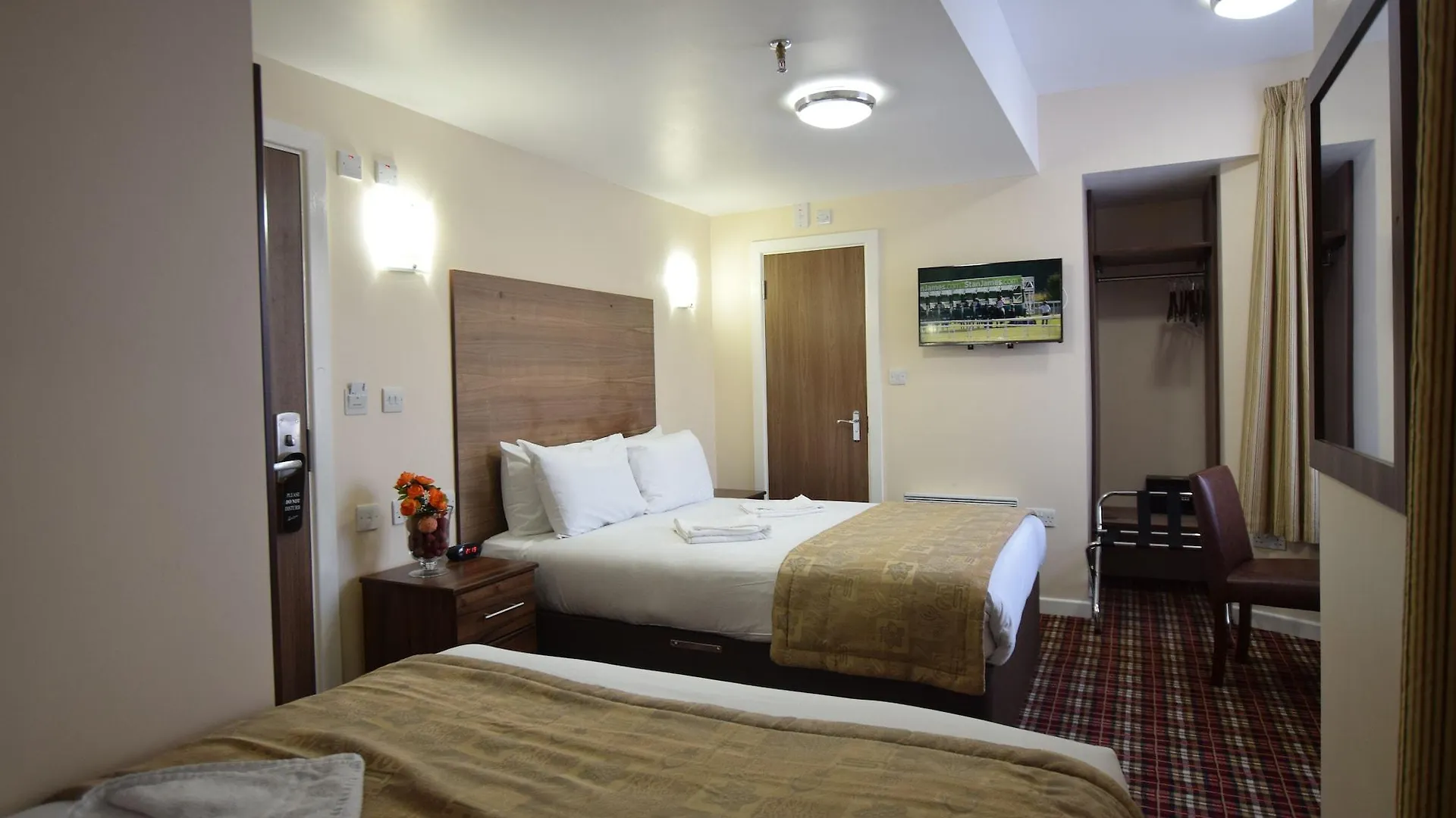 Lucky 8 Hotel Ilford