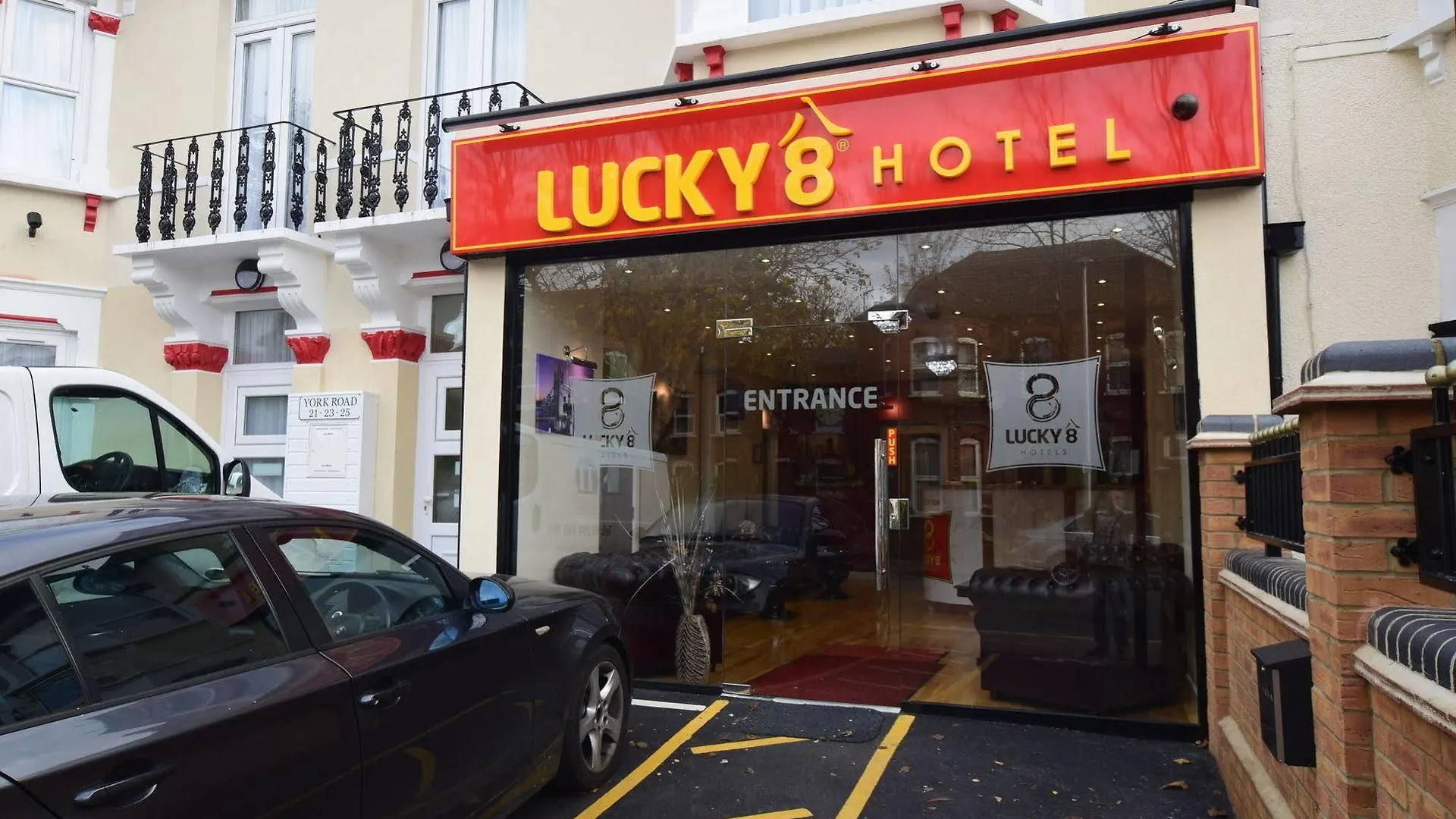 Lucky 8 Hotel Ilford