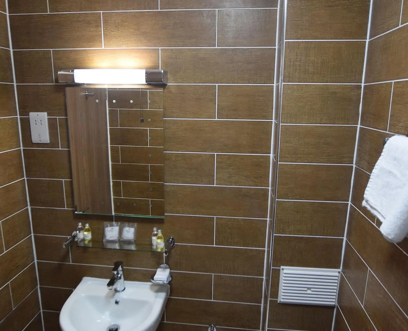 ***  Lucky 8 Hotel Ilford United Kingdom