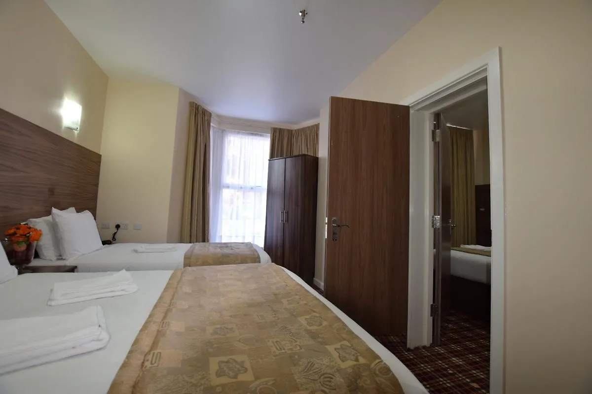 ***  Lucky 8 Hotel Ilford United Kingdom