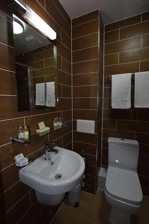 Lucky 8 Hotel Ilford